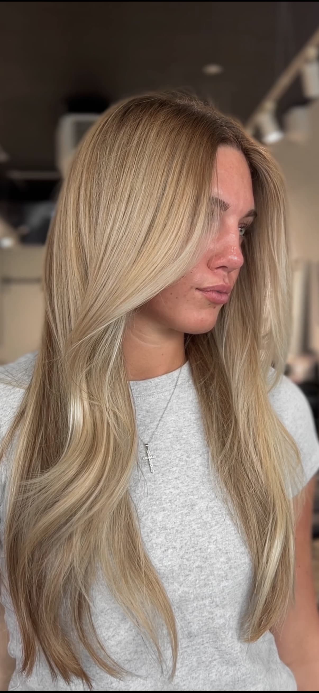 Beige blonde balayage with a soft root blend by Fort Lauderdale colorist Jasmine Reyes