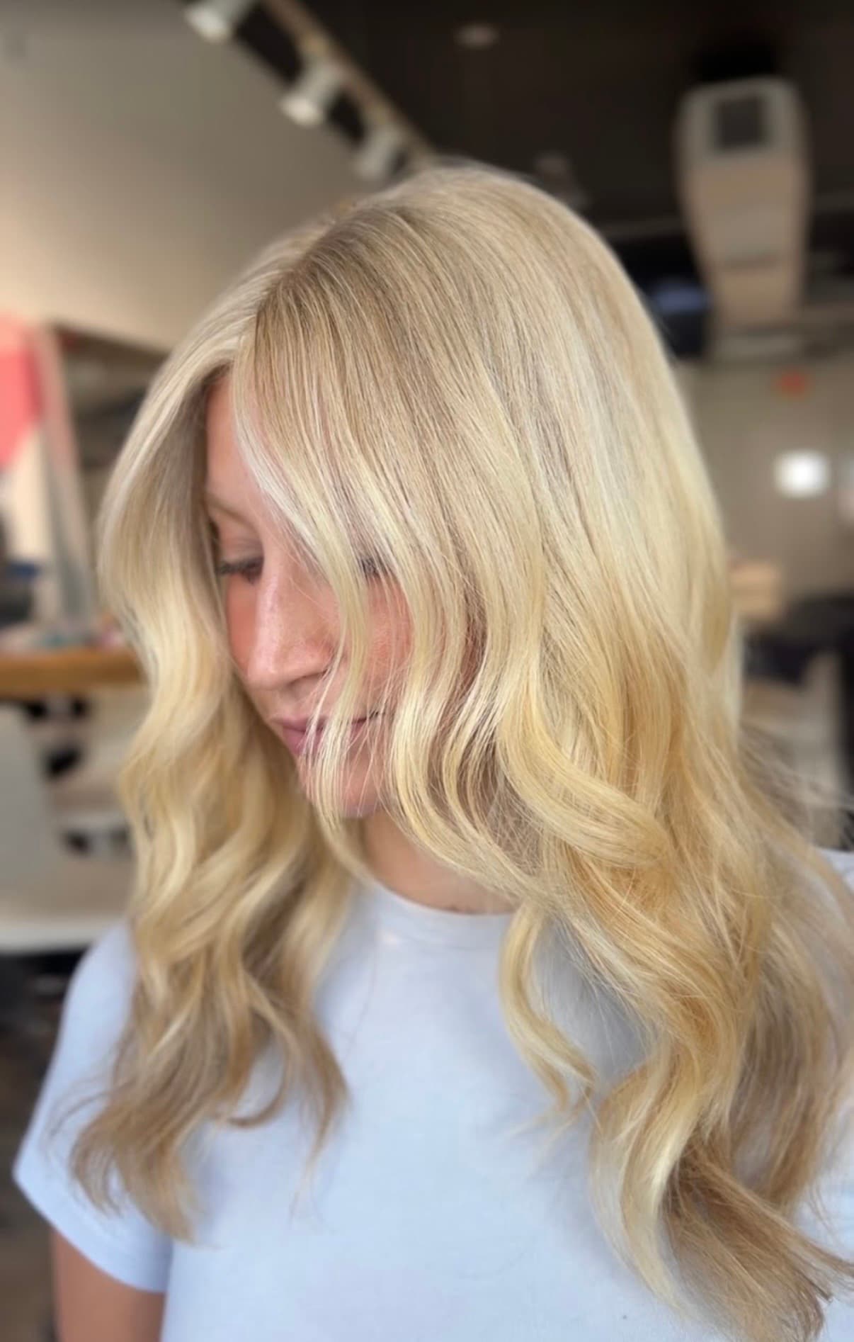 Dimensional blonde waves by Fort Lauderdale blonde colorist Jasmine Reyes